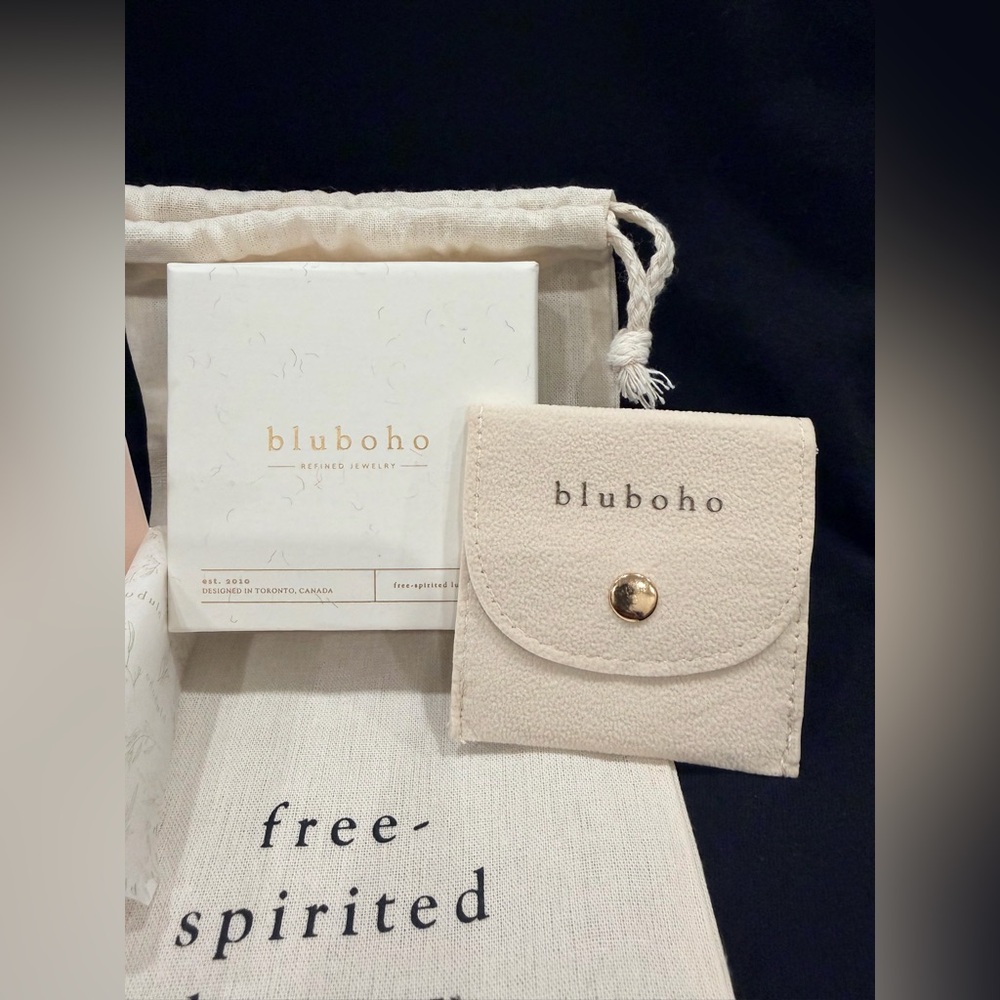Bluboho Cream and Gold Jewelry Packaging - Picture 3 of 7